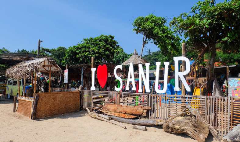 An I love Sanur sign on the beach