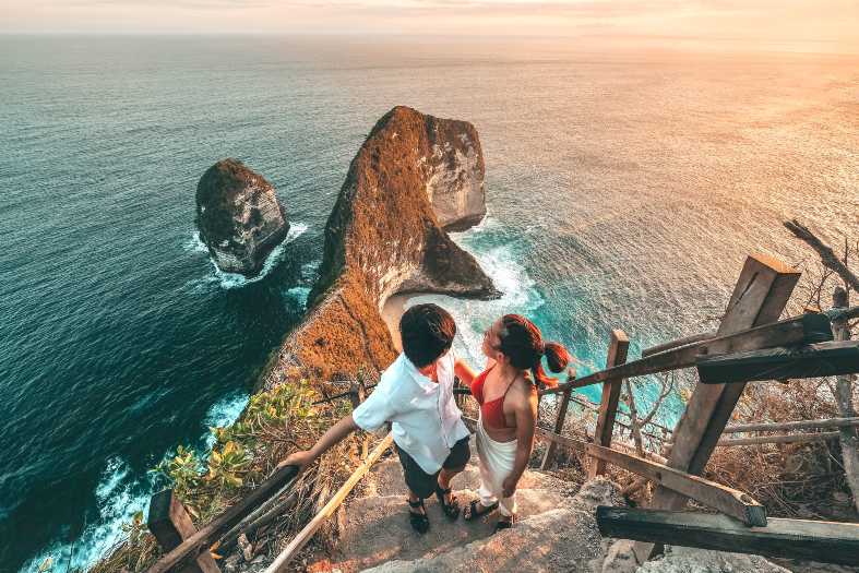 a couple on a romantic day trip from Sanur exploring Nusa Penida