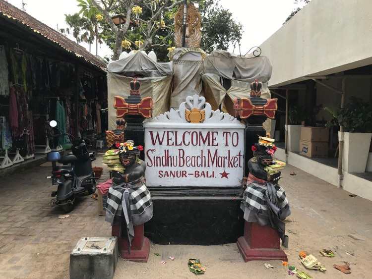 The entry from the beach on Sindhu Market