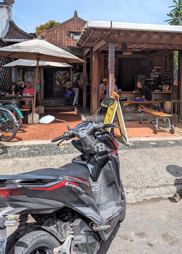 Expats sitting at the Kopi Kiosk in Sanur