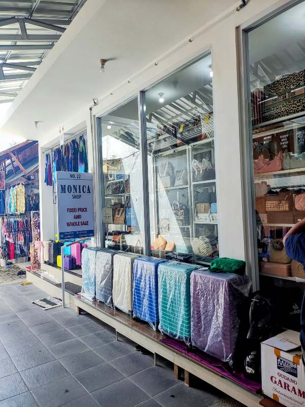 monicas shop front in sanur. One of the most popular fixed price shops in Sanur