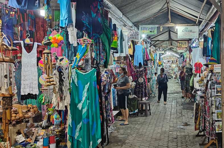 inside the Sanur art market