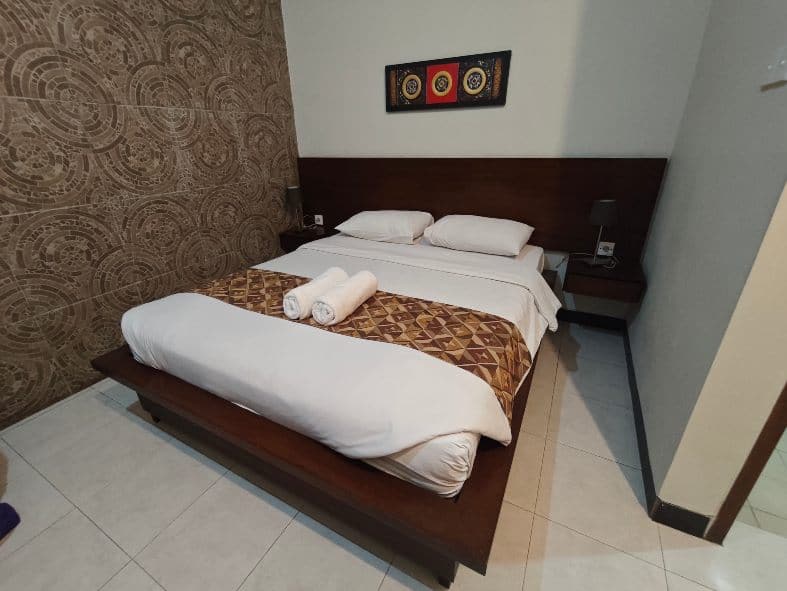 a small bedroom at the Duyung homestay in Sanur Bali