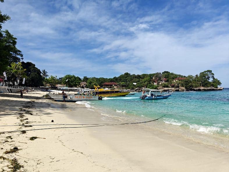 White sand beach on Nusa Lembongan with boats
