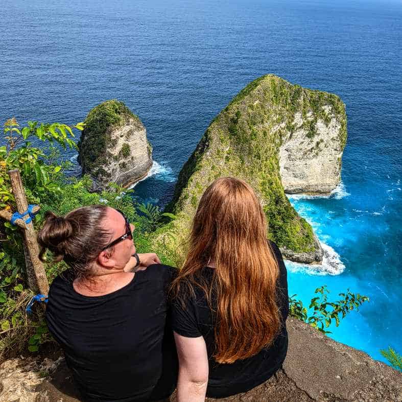 A mom and Daughter getting pictures taken on Nusa penida